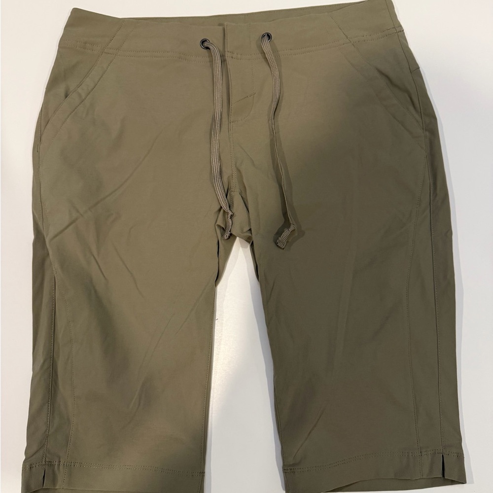 Columbia Women's Khaki Active capris with Elastic Waist